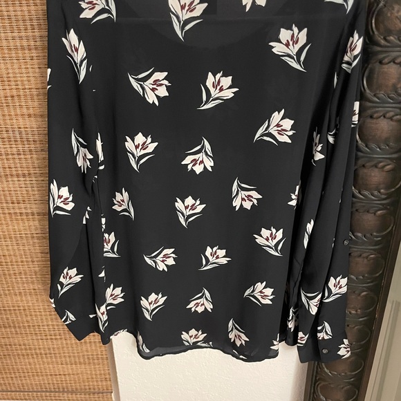 Ann Taylor Patterned Work Top - Picture 3 of 4